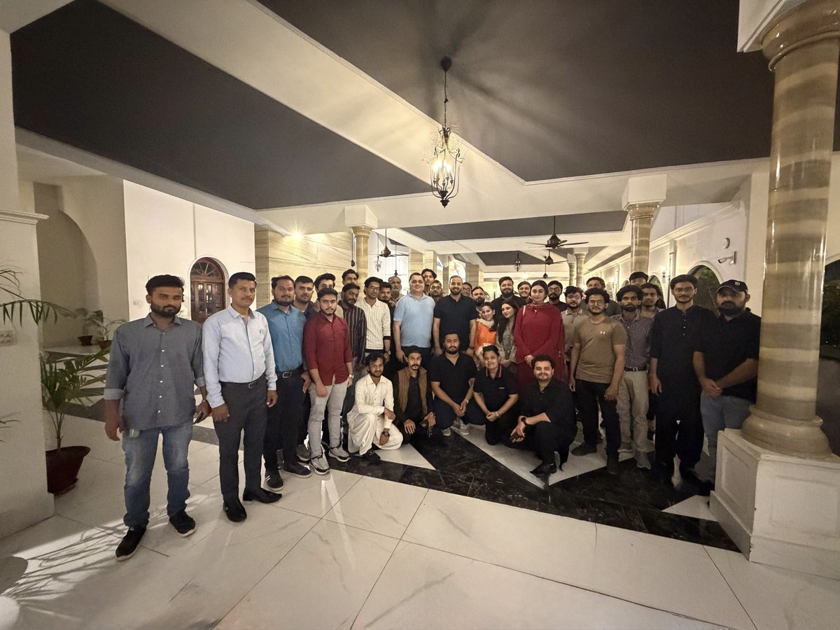 saadwahabsiddiq's tweet image. Culture isn't just built in the boardroom; it’s built over shared meals and late-night conversations. Had an incredible time hosting the team for Sehri. It’s the dedication and camaraderie of these individuals that drive our success every single day. 

#TeamBuilding