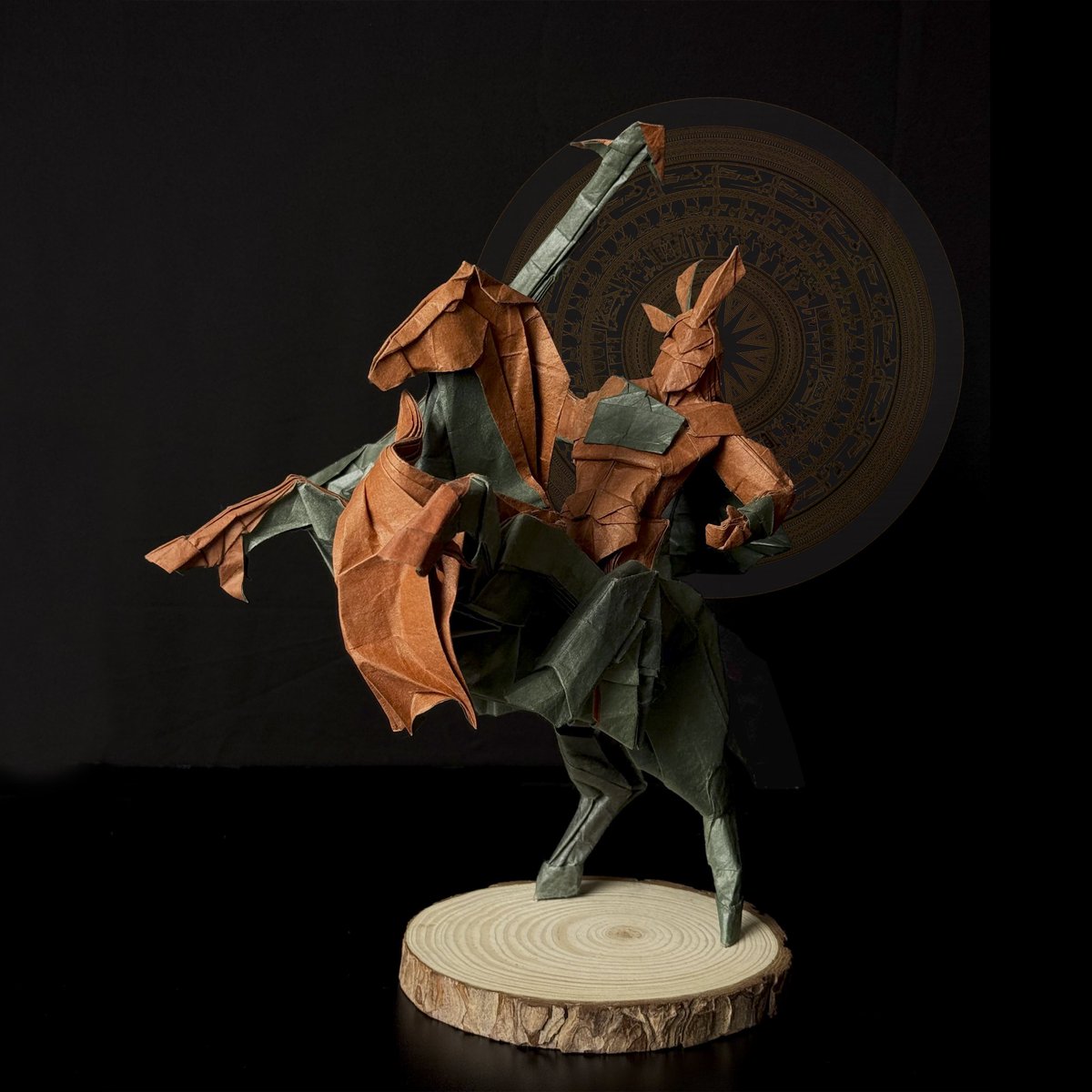 MonsierLeDuc's tweet photo. Saint Gióng - The Heavenly King of Phù Đổng
A legendary hero in Vietnamese folklore. 
Designed and folded by me from Dó+Wenzhou 114cm.
For the Lunar New Year of the horse🐎 https://t.co/HDEg8aracz
