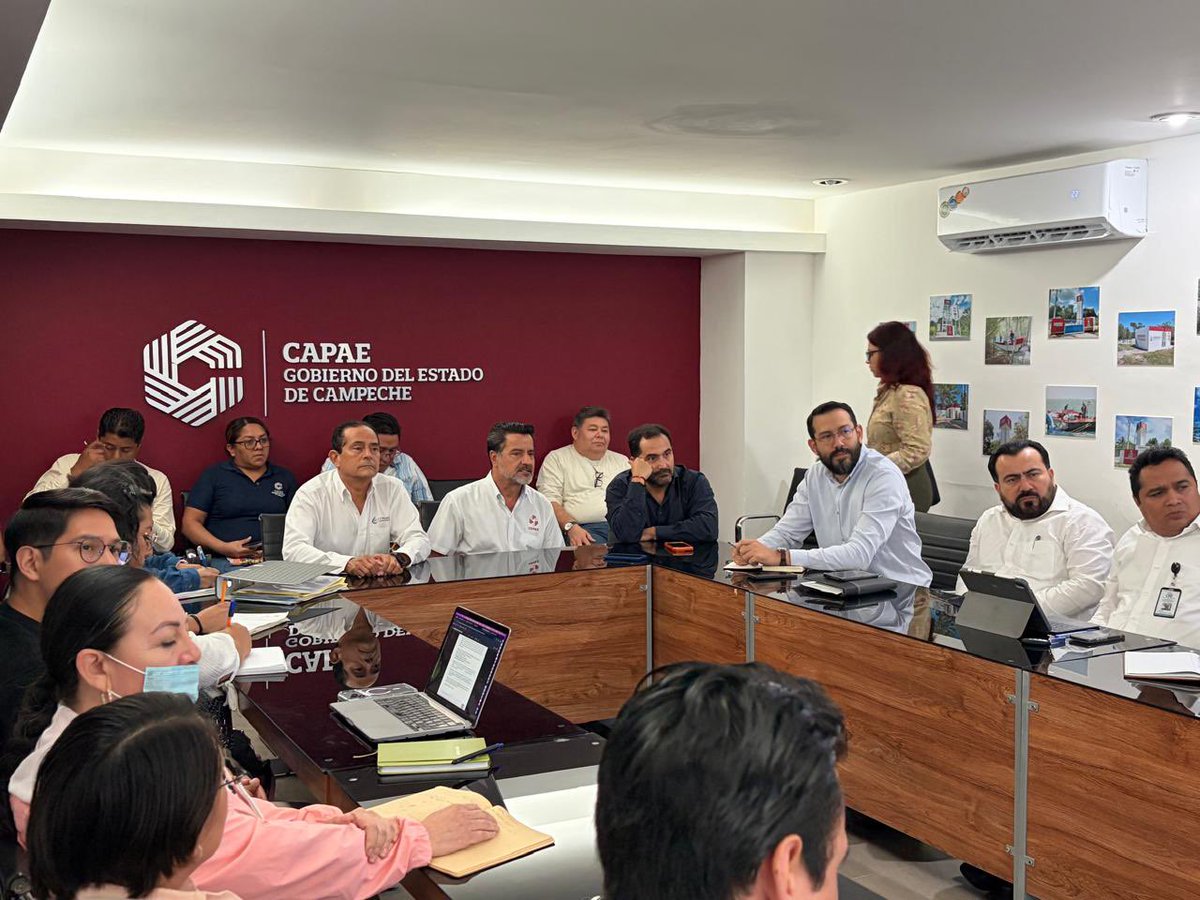 ConaguaDLCamp's tweet photo. El director local de #Conagua en Campeche se reunió con personal de #CAPAE, #CFE, #SICT, #SMAPAC, #SAFIN, #SEDUMOP, #SEGOB, #ConsejeríaJurídica, #UNIPIP y el #HAyuntamiento para dar seguimiento a los avances del proyecto #AguaParaCampeche. 💧🤝 https://t.co/6WZAjZEv7c