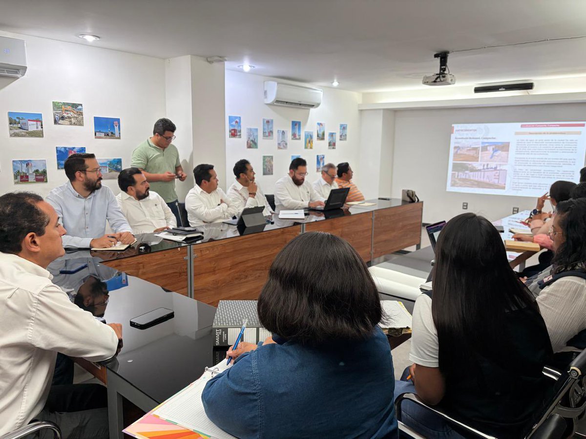 ConaguaDLCamp's tweet photo. El director local de #Conagua en Campeche se reunió con personal de #CAPAE, #CFE, #SICT, #SMAPAC, #SAFIN, #SEDUMOP, #SEGOB, #ConsejeríaJurídica, #UNIPIP y el #HAyuntamiento para dar seguimiento a los avances del proyecto #AguaParaCampeche. 💧🤝 https://t.co/6WZAjZEv7c