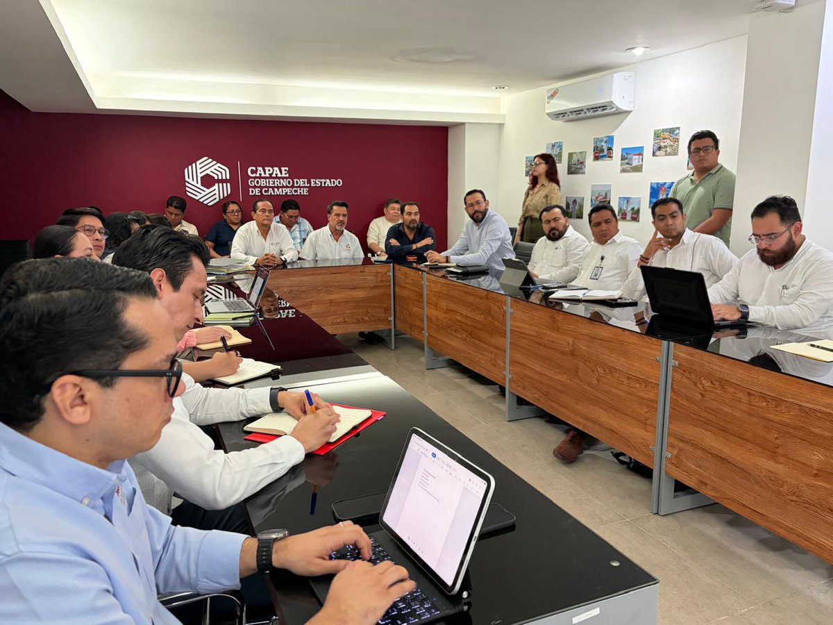 ConaguaDLCamp's tweet photo. El director local de #Conagua en Campeche se reunió con personal de #CAPAE, #CFE, #SICT, #SMAPAC, #SAFIN, #SEDUMOP, #SEGOB, #ConsejeríaJurídica, #UNIPIP y el #HAyuntamiento para dar seguimiento a los avances del proyecto #AguaParaCampeche. 💧🤝 https://t.co/6WZAjZEv7c
