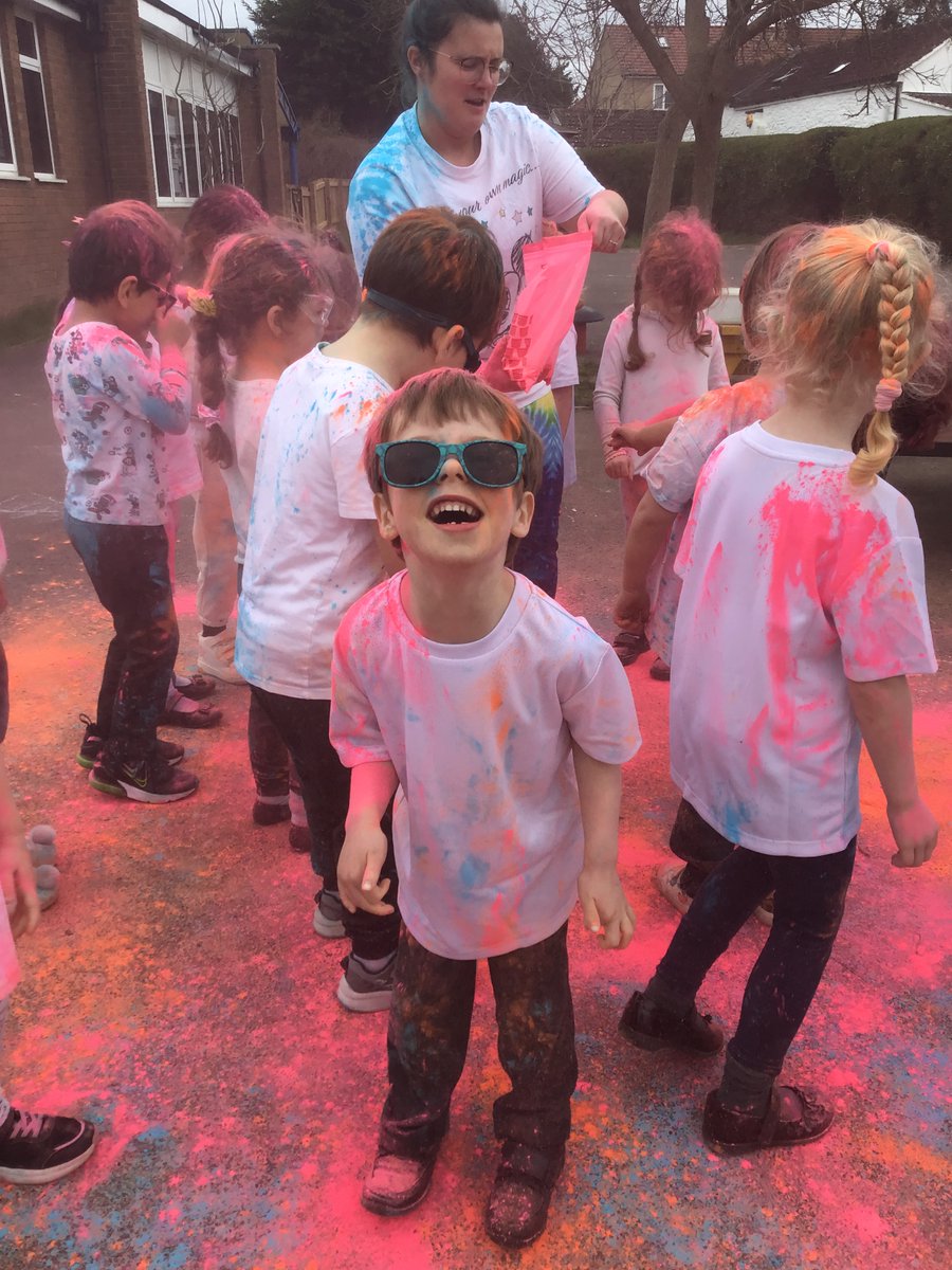 NovaPrimary's tweet image. Reception class finished off the week by celebrating Holi Festival. There were lots of smiles and screams of delight as Miss Everson and Mrs Harris showered them with a rainbow of bright colours! I'm not sure who had more fun 😆#makingmemories
