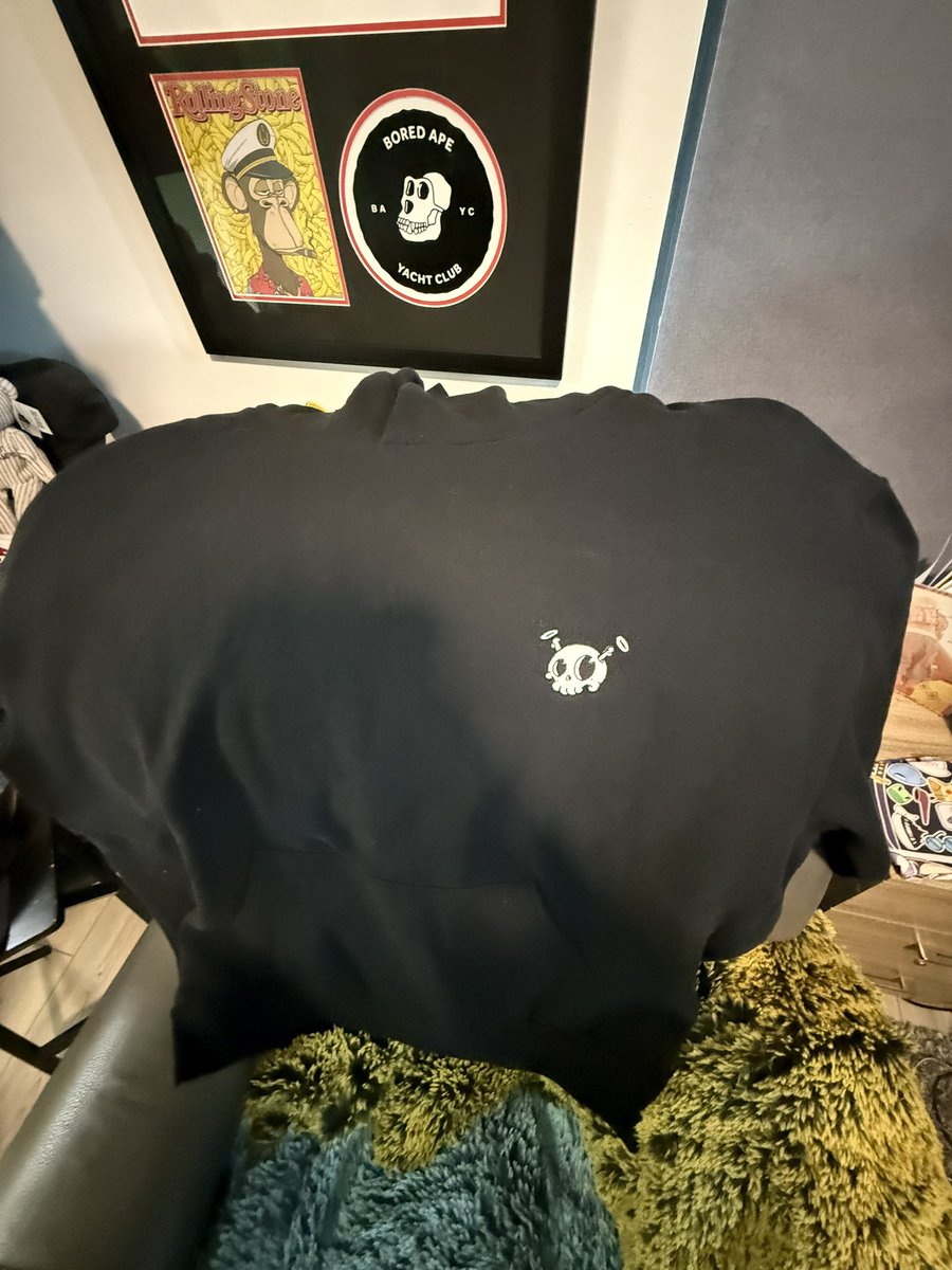 RealPapii's tweet photo. Wowwww 🔥🔥

Just got my NEW FAVORITE HOODIE in from UPS

Straight up this is the best quality hoodie I own and the stitching and printing is ON POINT

You guys are going to love this.

You can buy them now at https://t.co/4rrsIp2AGq https://t.co/zSjp9aOPI6