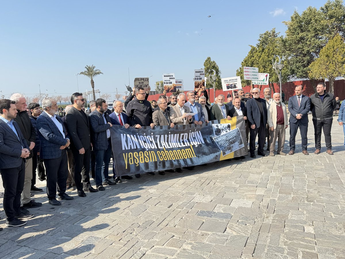 HudaParizmir's tweet photo. İl Başkanımız Veysi Yumlu beraberindeki heyetle, kardeş ve komşu ülke İran İslam Cumhuriyeti’ne yönelik barbar Amerika ve küstah İsrail tarafından başlatılan saldırıları telin etmek amacıyla,İzmir Peygamber Sevdalıları derneği ve İstok’un düzenlediği basın açıklamasına katıldı. https://t.co/vOMPRRDte0