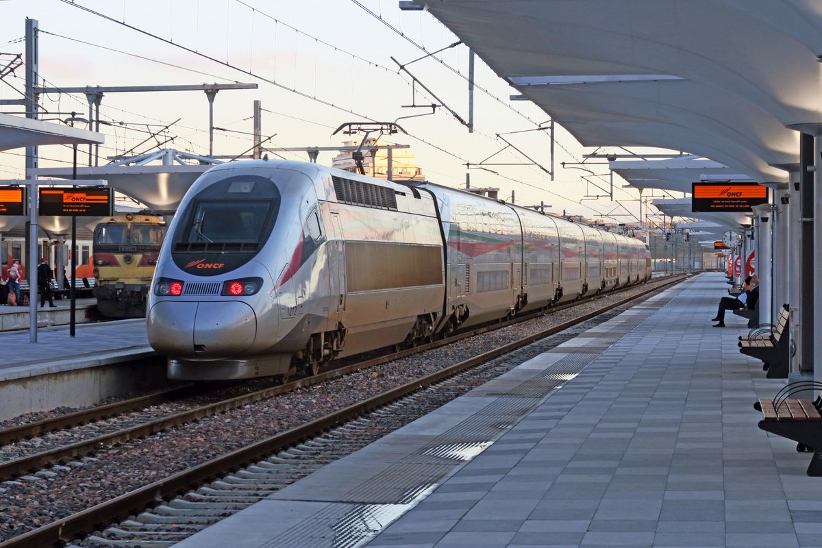 TrashPanda08x's tweet photo. It's a good time to be a country with alot of electric trains. https://t.co/rwk0ybDbEt