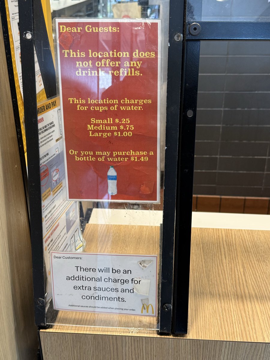 _terrencedean's tweet photo. @McDonalds It’s giving CHEAP @shakeshack @Wendys @BurgerKing @innoutburger would NEVER 😂 #dobetter #mcdonalds #billionsserved #corporate #trending #inflation #dobetter #cheap #fastfood #fastfoodwar #damnGina https://t.co/DHTgOcfF8a