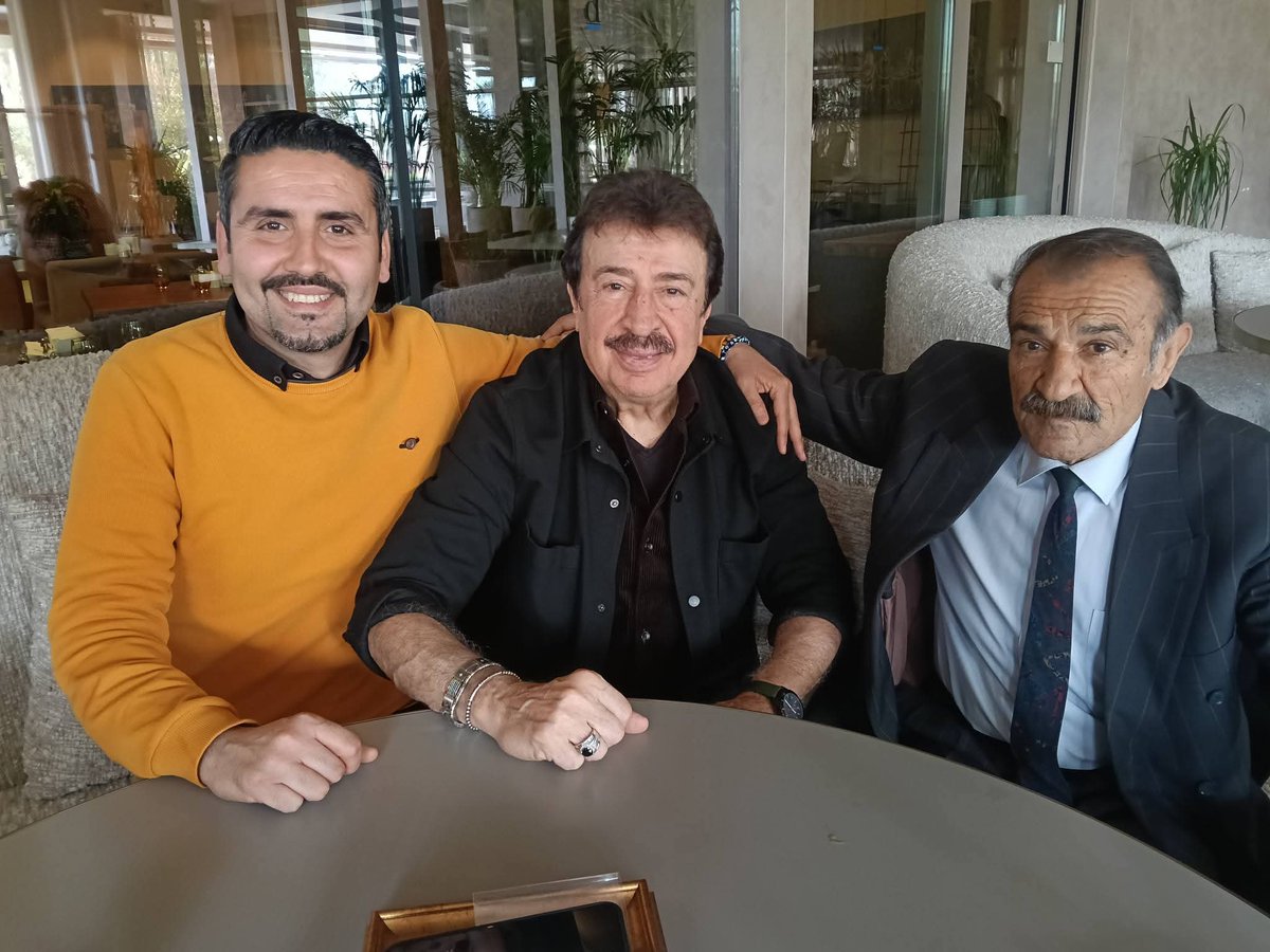 bulentberber33's tweet photo. 40 Yıl sonra Efsaneler buluştu💙🧿  Ahmet Selçuk İlkan &amp; Haşim Üçyıldız https://t.co/ZNY36u7vQX