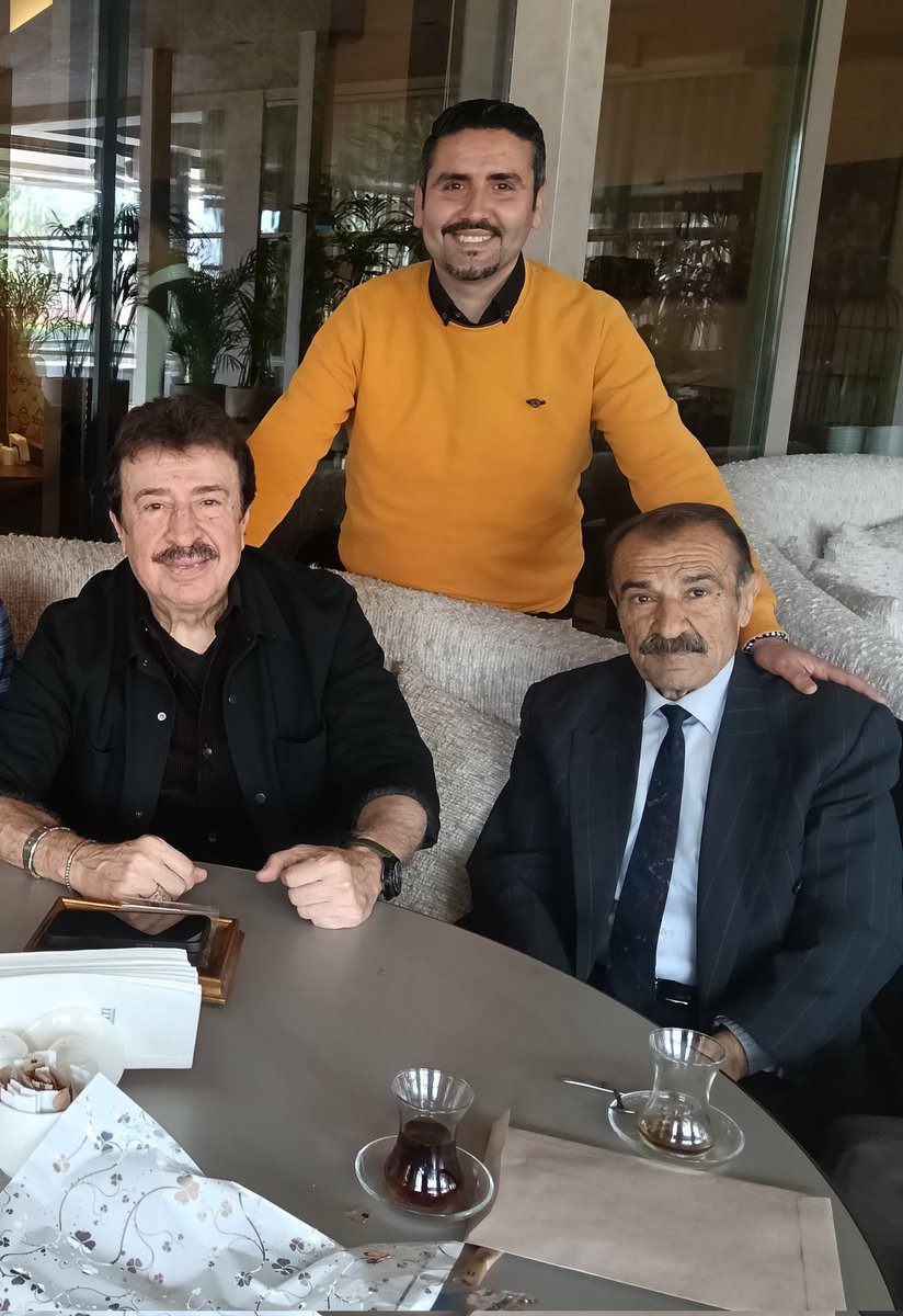 bulentberber33's tweet photo. 40 Yıl sonra Efsaneler buluştu💙🧿  Ahmet Selçuk İlkan &amp; Haşim Üçyıldız https://t.co/ZNY36u7vQX