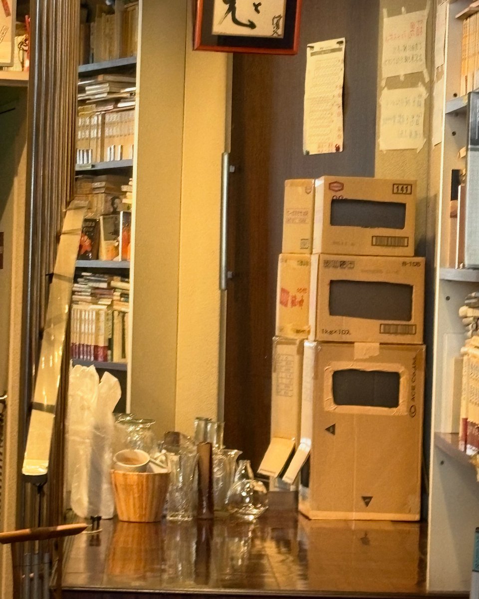 今日(3/7)は作家・安部公房のお誕生日です🎊🎂生誕1️⃣0️⃣2️⃣年になります。
この日に併せて、安部公房原作・脚本映画『他人の顔』の上映ができることを嬉しく思います☺️
シネ・ウインドでみなさんでお祝いしましょう❣️

懐かしの手作り箱男のお写真とともに。