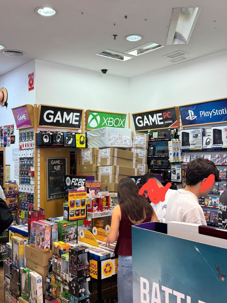 Carse89's tweet photo. @koletasvendetta @VideojuegosGAME @OficialJugones Así en el de La Laguna, Tenerife. https://t.co/hbaGDqS9qy