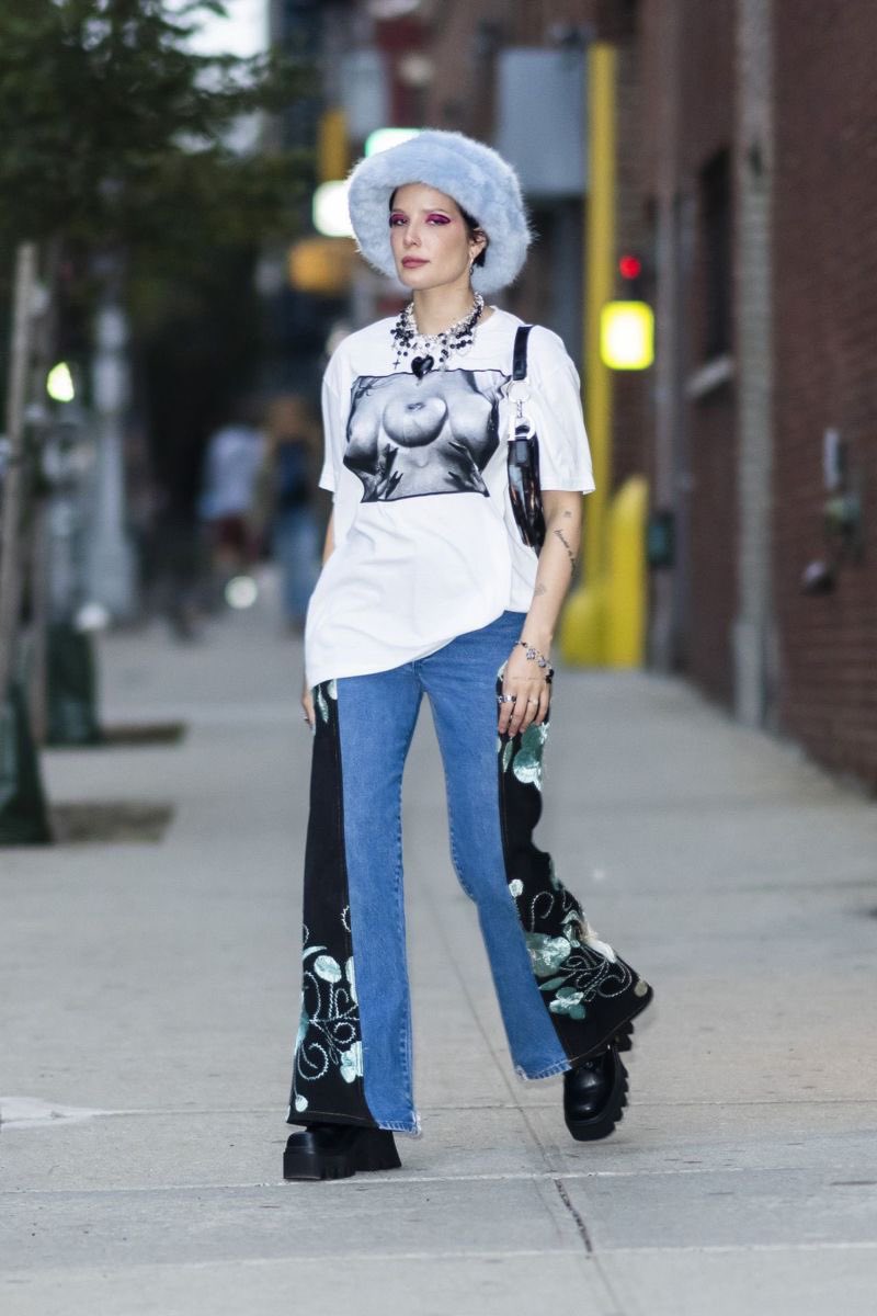 3am_darling's tweet photo. Halsey’s street fashion is going to EAT every single time for me https://t.co/Fn74OF80w2