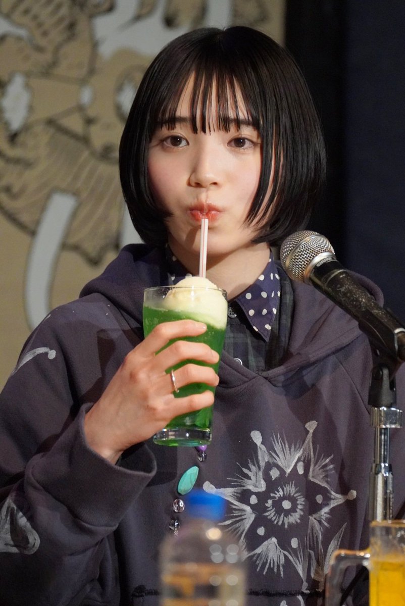 kathuchan0202's tweet photo. クリームソーダ差し入れした方天才
ただただアユニちゃんが可愛い
#PEDRO飲み会 https://t.co/M270PZ0iHx