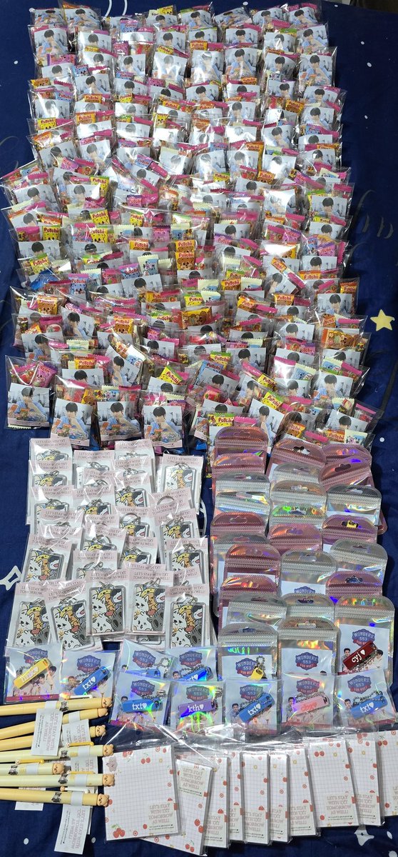 237 freebies + will prepare around 25 more!! all will be given out at the beomgyu cse before the txt dunkin funmeet! 🥹🩷