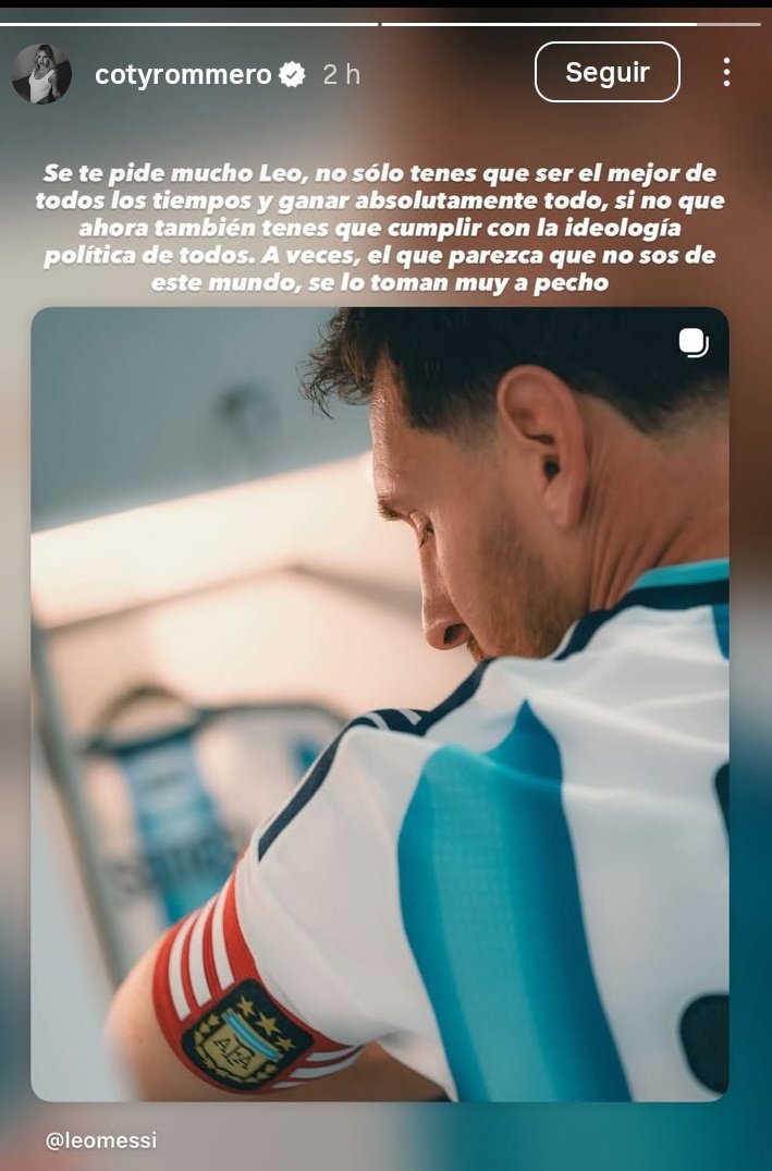 Hay que ser demasiado corta o corto de mente para creer que a Messi se le critica por no pensar como uno...Se lo critica porque se juntó y LE DIÓ LA MANO a un tipo acusado de PEDOFILIA que hace unos días bombardeó una ESCUELA DE NIÑAS en Irán. 2 neuronas les pido que conecten!!!!