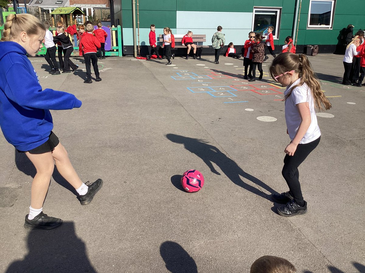 PE at Broadbent Fold Primary School tweet media