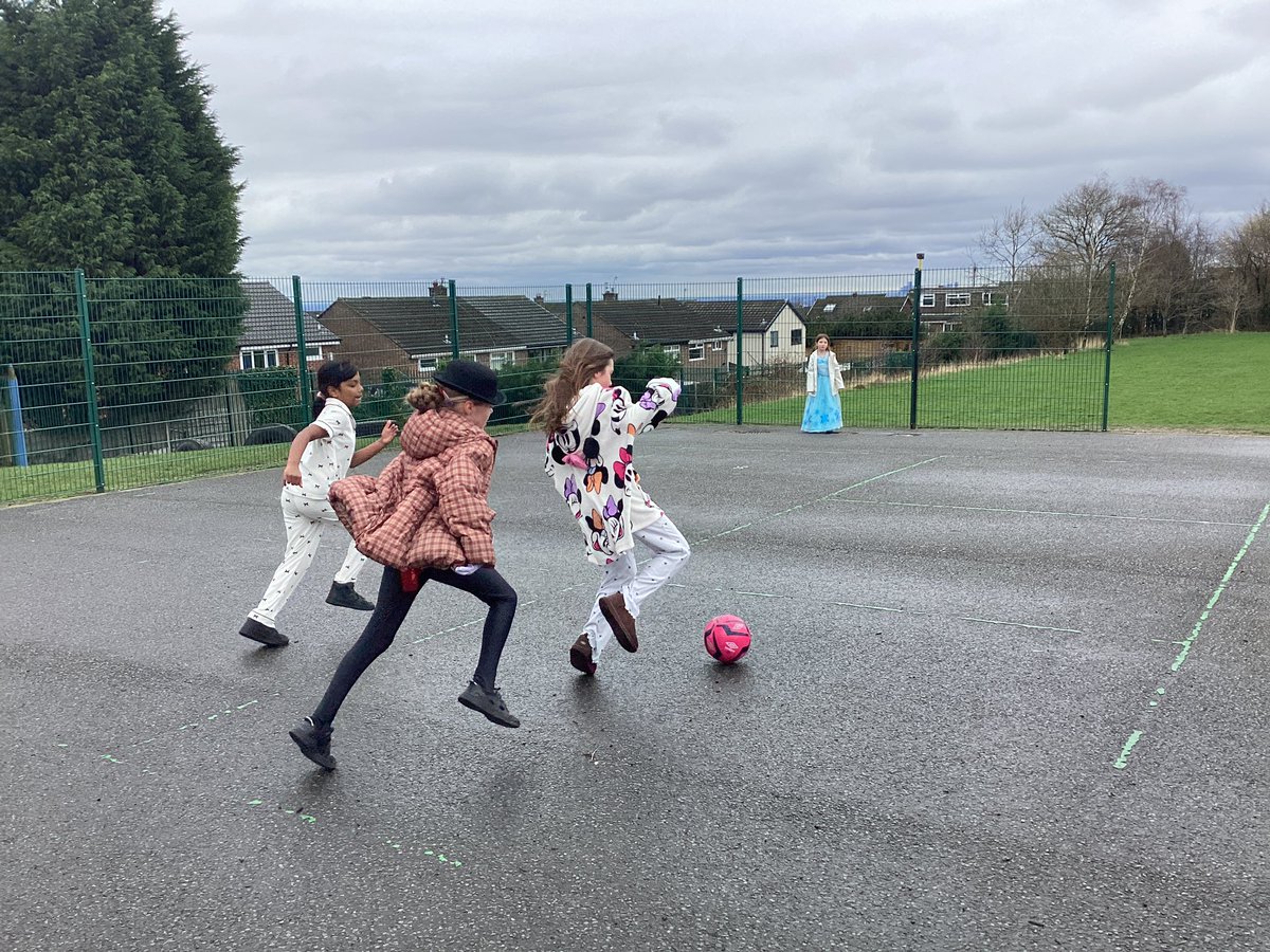 PE at Broadbent Fold Primary School tweet media