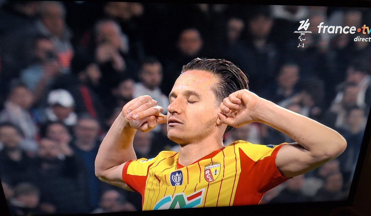SlasherPost's tweet image. Le king ♥️💛 #RCLens #Thauvin