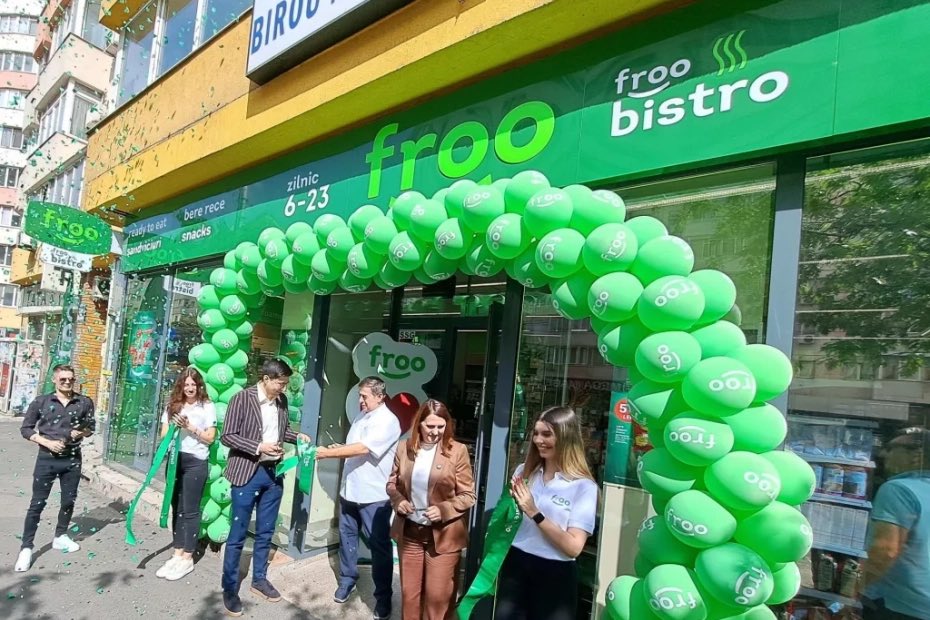 thepolandnews_'s tweet photo. Grupa Żabka dynamicznie rozwija swoją działalność w Rumunii. Należąca do niej sieć sklepów convenience Froo przekroczyła już 200 placówek. https://t.co/0Mu21iu9cQ