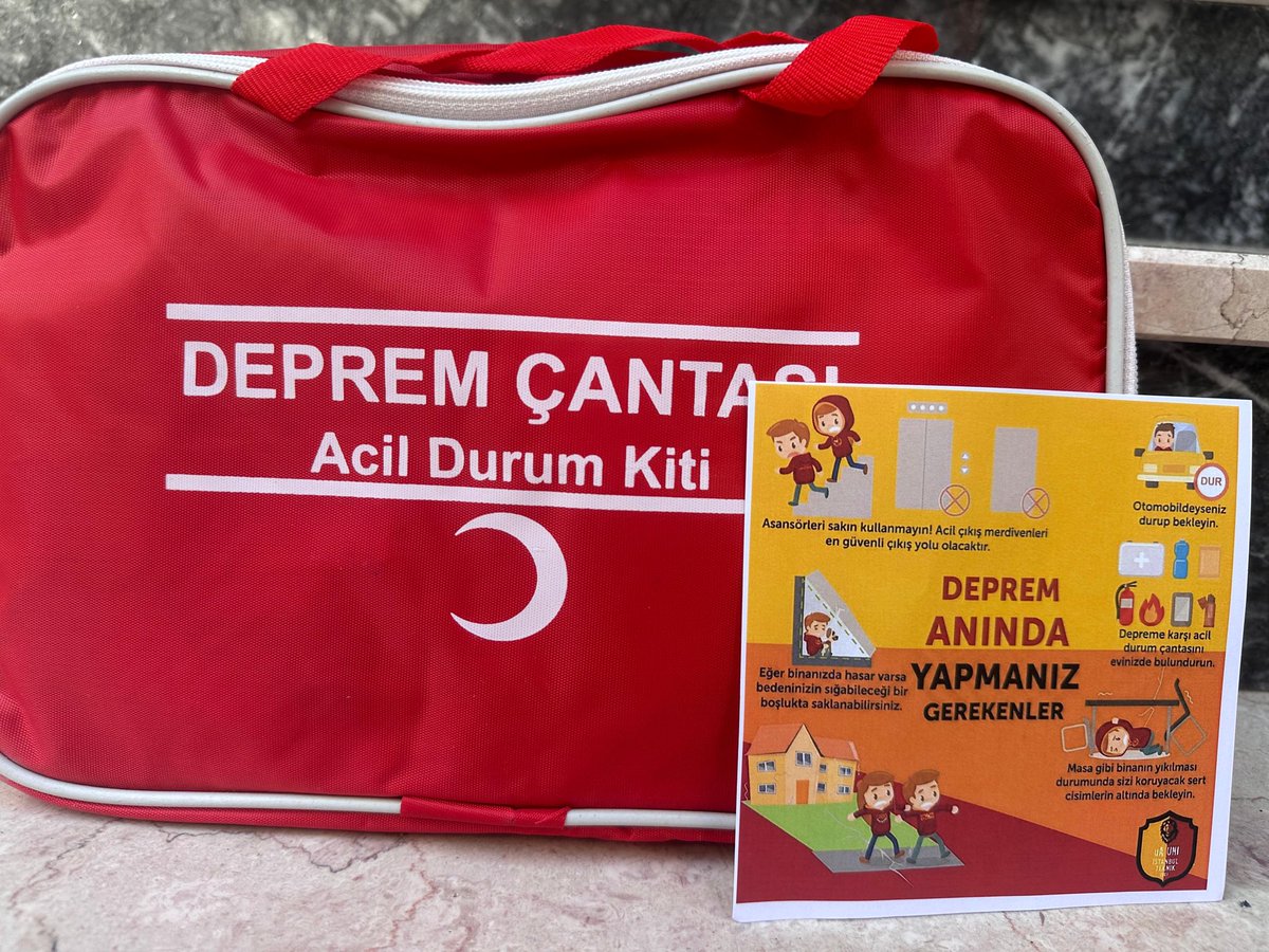 uAUNIITU's tweet photo. 1-7 Mart Deprem Haftası kapsamında farkındalık oluşturmak için deprem çantaları dağıttık. Unutmayalım; deprem değil, hazırlıksızlık zarar verir. 

#ultrAslanUNI https://t.co/UATSp2MD1e