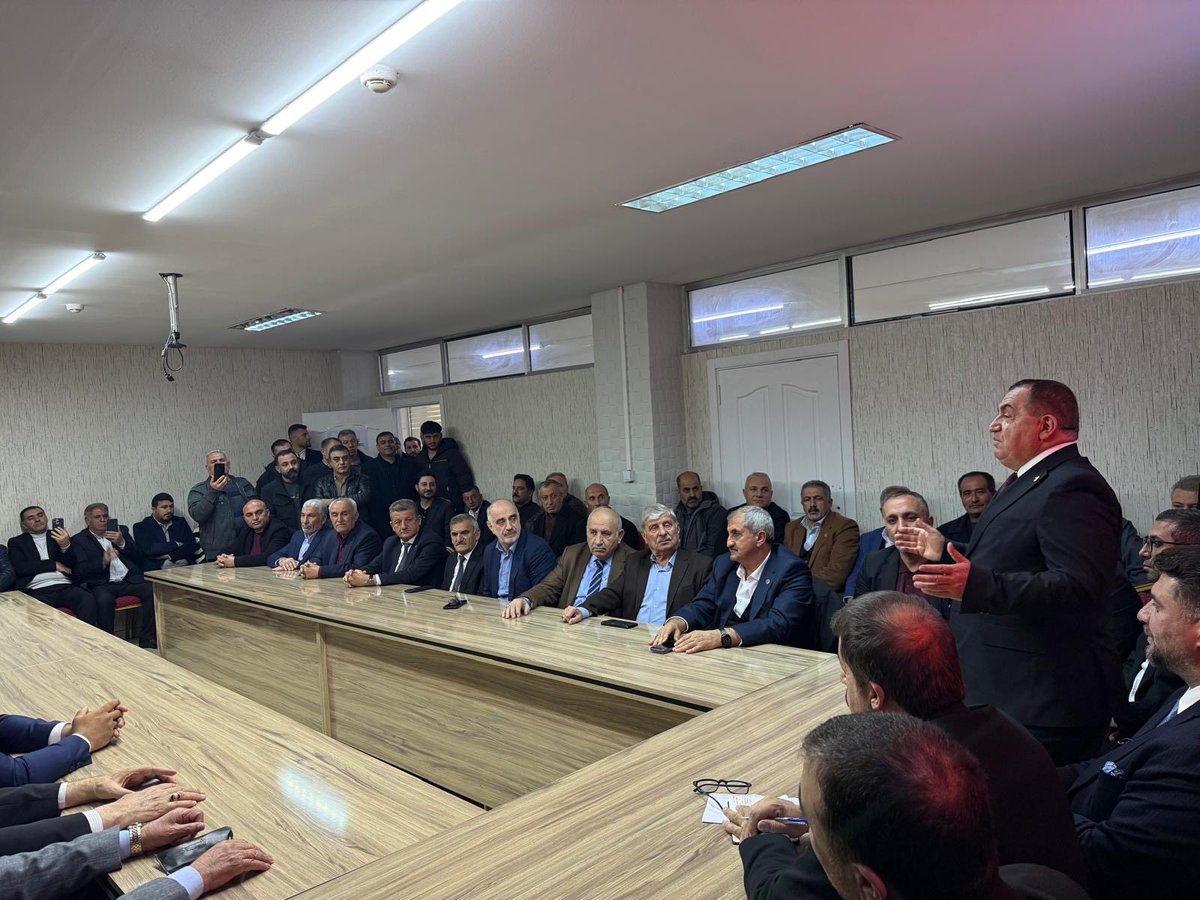 eminsimsekmus's tweet photo. AK Parti Erzurum Milletvekili, il koordinatörümüz Sn @AbdurrahimFIRAT , AK Parti MKYK üyemiz @avmuratcicek ,İl Başkanımız Sn @MelikEmre1 ile teşkilatımızın yönetim kadrosu ve üyeleriyle bir araya gelerek kapsamlı bir değerlendirme toplantısı gerçekleştirdik.

Teşkilatımızın yürüttüğü çalışmalar, sahadaki faaliyetlerimiz ve önümüzdeki döneme dair planlamalar üzerine verimli istişarelerde bulunduk. Ortak hedeflerimiz doğrultusunda daha güçlü adımlar atmak için istişarelerde bulunduk.

Toplantımıza katılarak katkı sunan tüm dava arkadaşlarımıza teşekkür ediyorum.

Milletimize hizmet yolunda aynı kararlılık ve azimle çalışmaya, ülkemizin geleceği için omuz omuza mücadele etmeye devam edeceğiz.