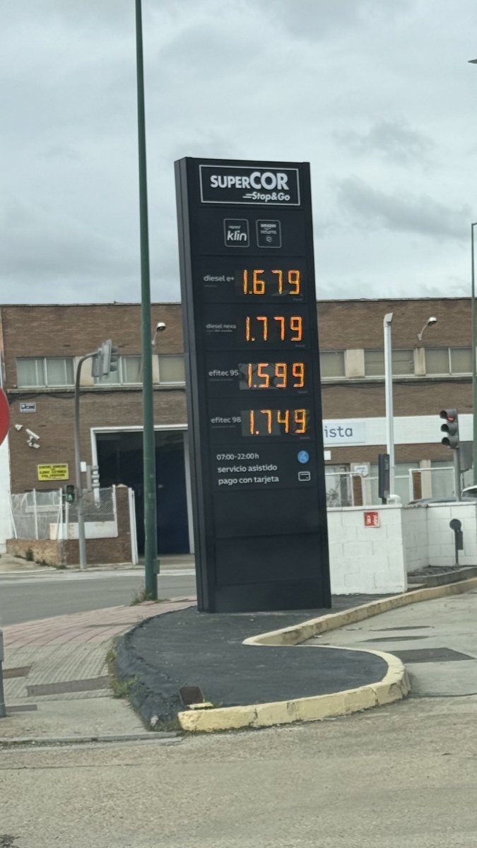 En Valladolid a casi 1.70 el gasoil por el capricho de los judíos. 

Seguid apoyando a Israel, goyims