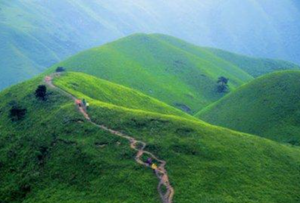 JiangLv4's tweet photo. Xu Xiake’s 4th journey through Jiangxi lasted 83 days in 1636. During the trip, he marveled at the landscapes of Guifeng Scenic Area, Mount Longhu, Mount Wugong, and more. Inspired by Mount Wugong’s scenery, he wrote famous lines praising its towering peaks and remarkable beauty. https://t.co/0HBx6oQm3T