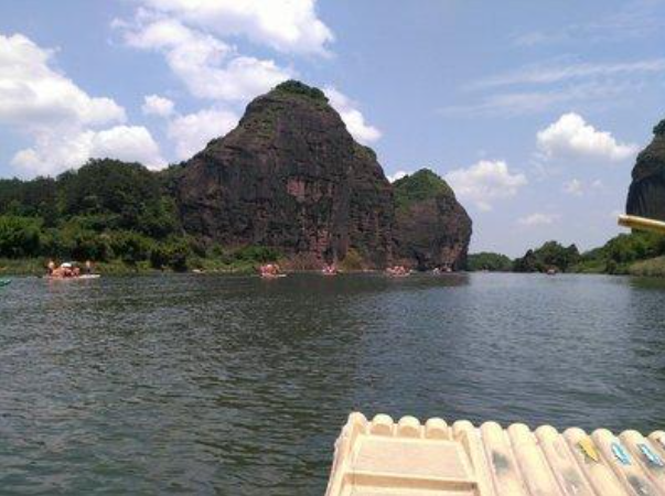JiangLv4's tweet photo. Xu Xiake’s 4th journey through Jiangxi lasted 83 days in 1636. During the trip, he marveled at the landscapes of Guifeng Scenic Area, Mount Longhu, Mount Wugong, and more. Inspired by Mount Wugong’s scenery, he wrote famous lines praising its towering peaks and remarkable beauty. https://t.co/0HBx6oQm3T