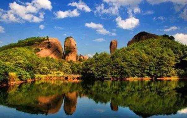 JiangLv4's tweet photo. Xu Xiake’s 4th journey through Jiangxi lasted 83 days in 1636. During the trip, he marveled at the landscapes of Guifeng Scenic Area, Mount Longhu, Mount Wugong, and more. Inspired by Mount Wugong’s scenery, he wrote famous lines praising its towering peaks and remarkable beauty. https://t.co/0HBx6oQm3T