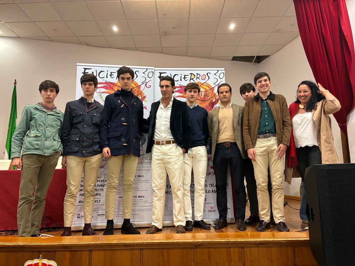 🐂 Ayer tuvo lugar la presentación de los carteles de los Encierros de Puebla de Sancho Pérez. La diputada Lourdes Linares acompañó al maestro Talavante para presentar unos festejos que nada tiene que envidiar a los de cualquier plaza importante. 

#DipBdjz colabora con una clase