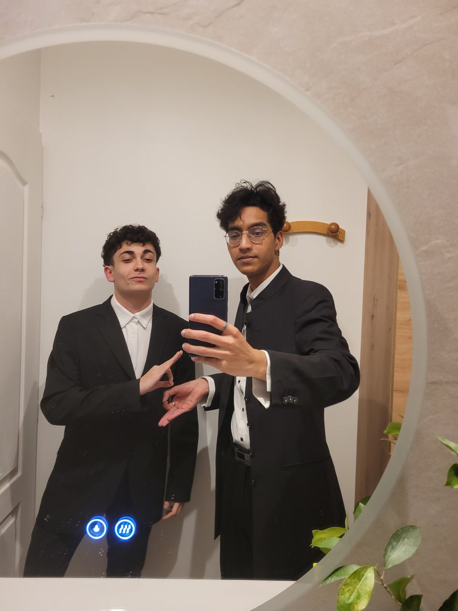 Theoloris tweet media