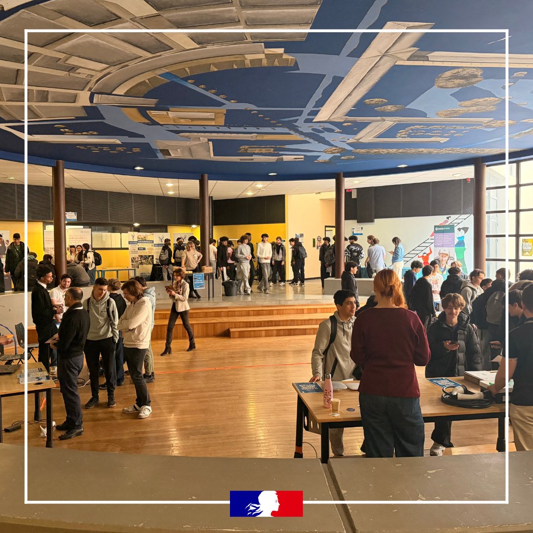 acgrenoble's tweet image. 📌Au lycée Vaucanson à Grenoble, plus de 400 élèves et étudiants ont participé à la 6ᵉ édition du Forum #industriel des BTS.
Rencontres avec des #professionnels, démonstrations et conférences pour découvrir les métiers et les #innovations de l’industrie. ⚙️🧑‍🏭