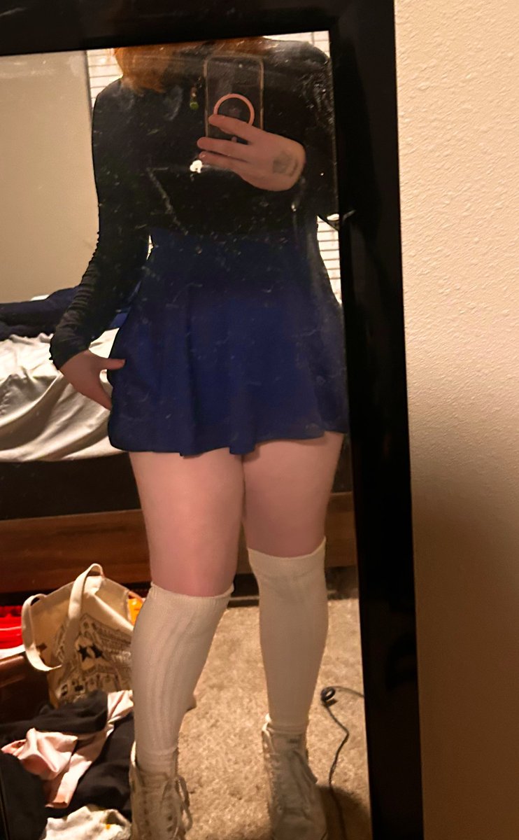 Aspen goes birding⛸️ tweet media