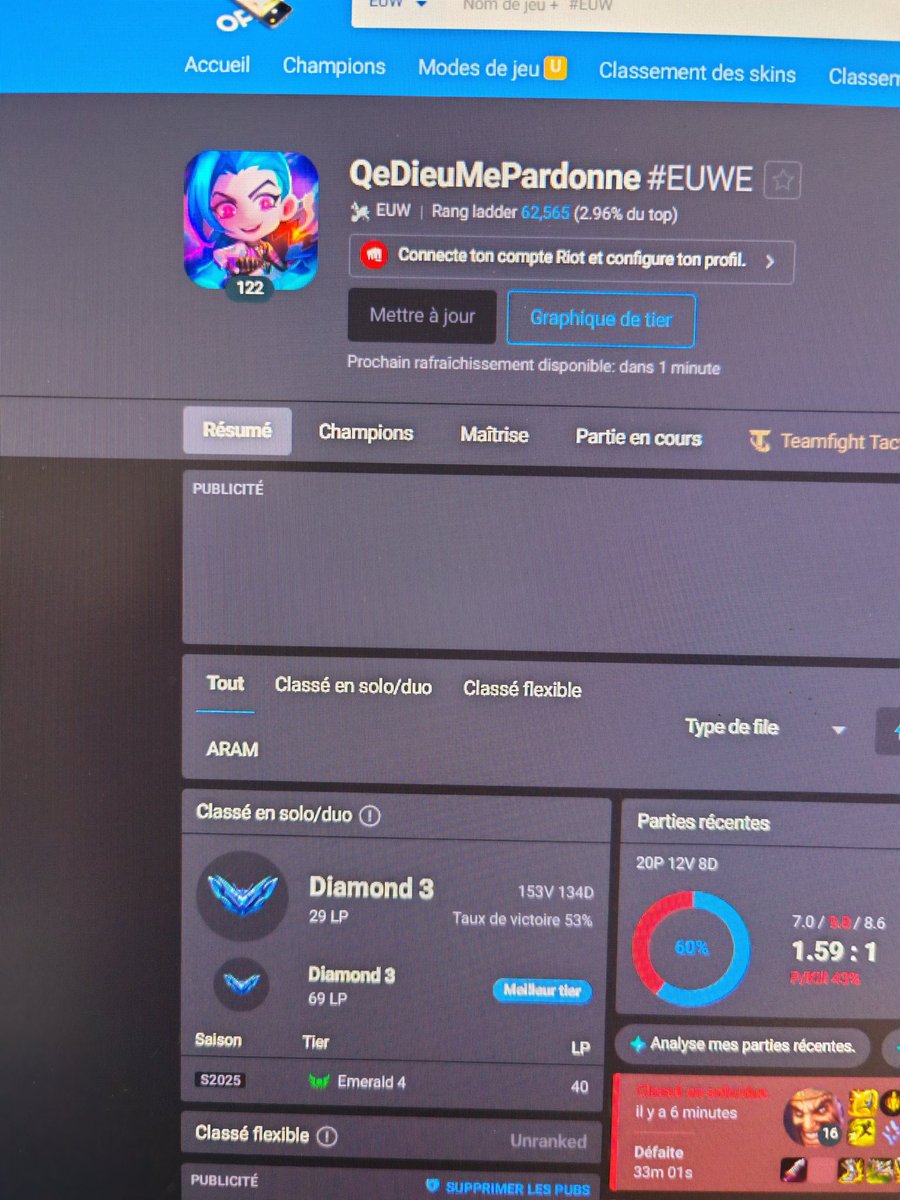 Samakyna's tweet photo. @drewlevin can u explain me how can I tag 3 times this guy legit rundown all game and still not ban?? https://t.co/0rCHkwRepq