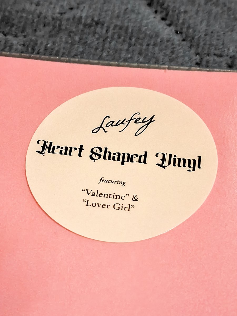leon1216jp's tweet photo. Laufey - Valentine (Strawberry Matcha Heart-Shaped Vinyl)

之前錯過了店家有開預購的訂單
當我發現的時候已經不能再補訂單了
之前看Laufey節日出的7吋單曲膠
到目前為止幾個店家都還可以買到現貨
甚至還有1-2個店家降價再銷售
然後上網搜尋才發現是去年
就有發行過二張彩膠
搜尋後發現漲價驚人!!! https://t.co/nhMPkAbp9z