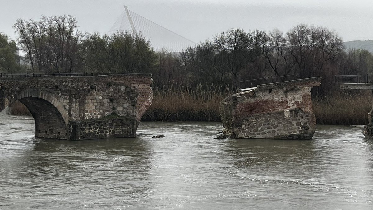 <a href="/TalaveraAyto/">Ayto Talavera</a> para cuando !!!???? 
RT si quieres que nos lo arreglen 💙🤍💙