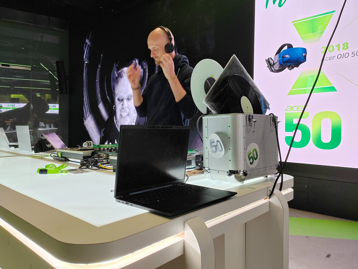 SteveMay_UK's tweet photo. Acer just turned 50, and it held a bash to celebrate last night. Plenty of cutting-edge tech on display - my trusty old Predator gaming PC definitely needs an upgrade! - and much fun was had! #50yearsofAcer @chillibobpr @acer_gb https://t.co/EbwjRC6mzs