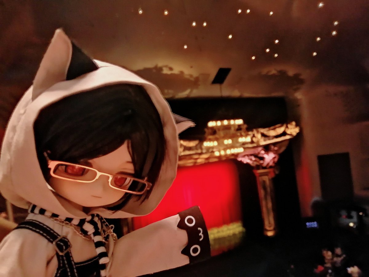 W01FCHEESE's tweet photo. ……其实家里的床头柜就有一个小型的ントム会议 https://t.co/ds5AZVw2cT