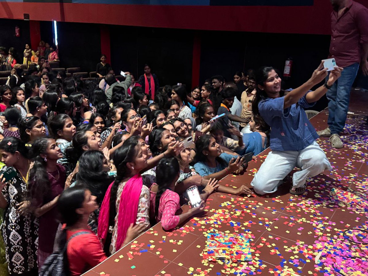 sendil9Oskid's tweet photo. Special Screening of #ThaaiKizhavi for SDNB Vaishnav College for Women students..!! 💃💃💃💃💃
This is the first time I am seeing a show for a women-only audience in @VettriTheatres, I hope this should be continued for all good films in upcoming years..!! 👍👍👏👏 https://t.co/L4RQbfSt2i