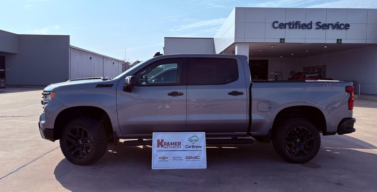 KramerAutoplex's tweet image. Upgraded and loving it! ✨ Congrats to Jerrod on his brand-new  2026 #ChevySilverado Trail Boss, sold by our very own Eric Crawford.

Visit us at Kramer Autoplex today!
🖥️ Website link: bit.ly/46vQ9Kx
#Kramer #KramerAutoplex #LivingstonTX
#PreOwnedCars #KramerChevrolet