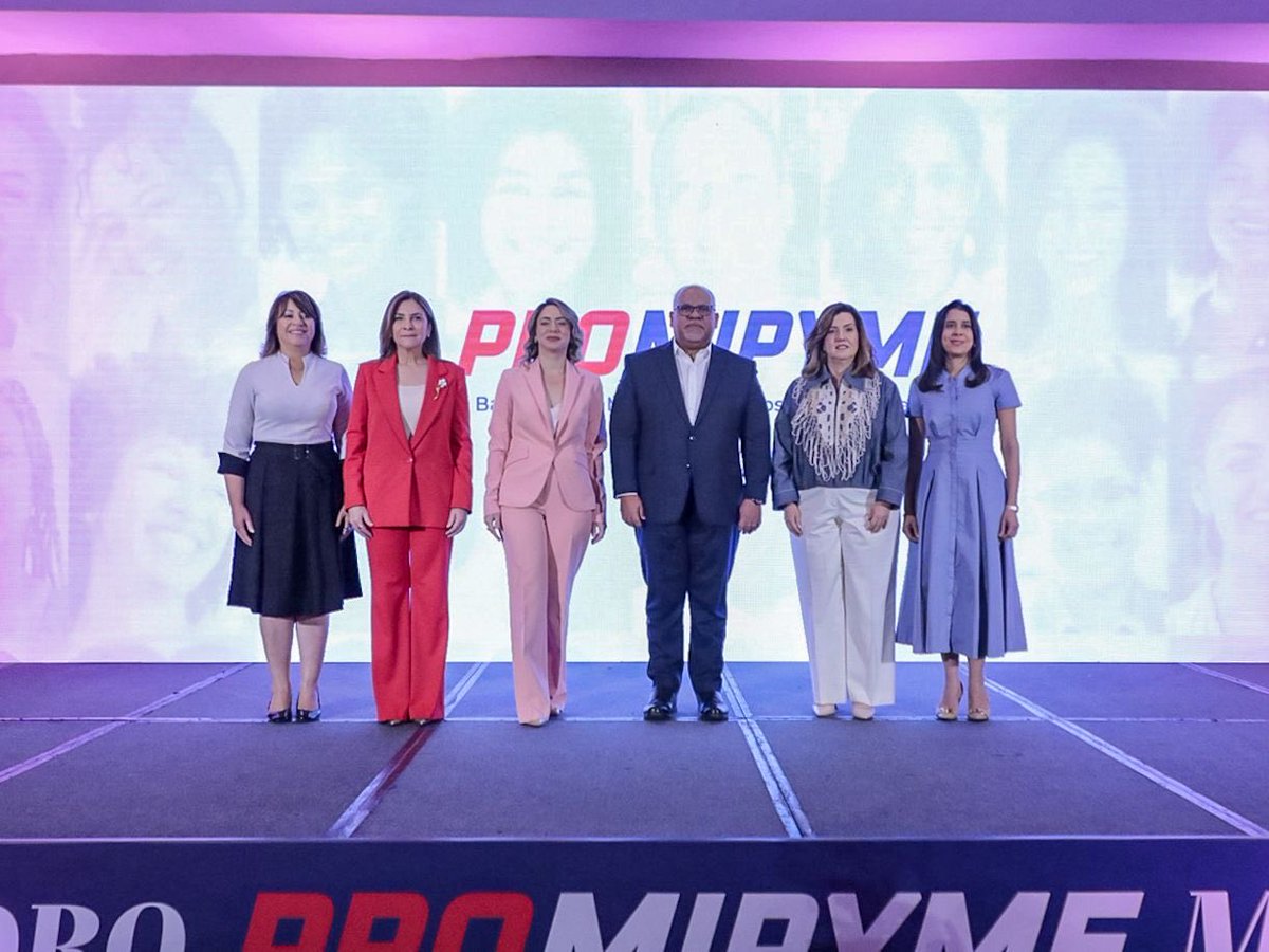 Fabriciogm13's tweet photo. Gracias a mis queridas y admiradas ⁦@CarolinaMejiaG⁩ ⁦@GloriaReyesG⁩ #RosanaRuiz (⁦@aba_rd⁩ ) #LucilleHouellemont (⁦@camarasd⁩) y #GiannaFranjul (⁦@MIC_RD⁩) por su mágica participación en el Foro Promipyme Mujer. Mujeres que potencian el desarrollo🇩🇴 https://t.co/6lG9Npex1d