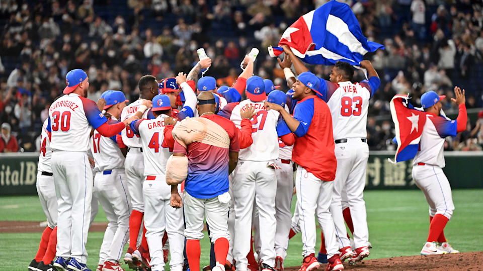 Hoy comienza el #ClasicoMundialDeBeisbol en Puerto Rico. Aunque llegar no ha sido un camino de rosas (#EEUU negó la visa a varios miembros del equipo #Cuba), los peloteros cubanos se crecen ante los momentos difíciles que vive el país. Vuelve el #TeamAsere❤️
#WBC2026 🇨🇺