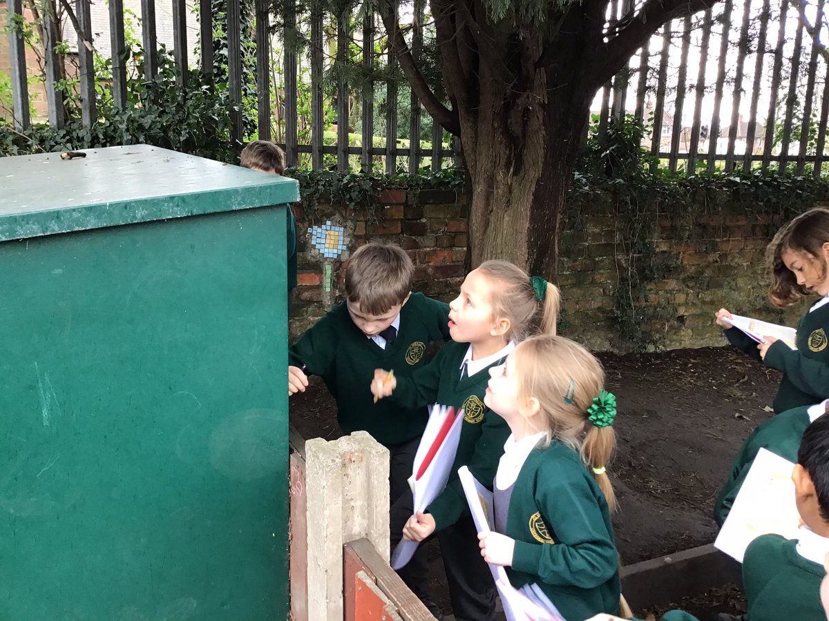 StOsYear2's tweet photo. 2PM looking for living things in our playground habitat and making a tally chart 🐞🐝 https://t.co/MNoMcQSOQB