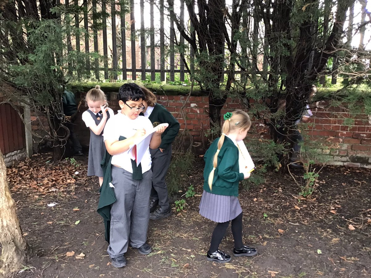 StOsYear2's tweet photo. 2PM looking for living things in our playground habitat and making a tally chart 🐞🐝 https://t.co/MNoMcQSOQB