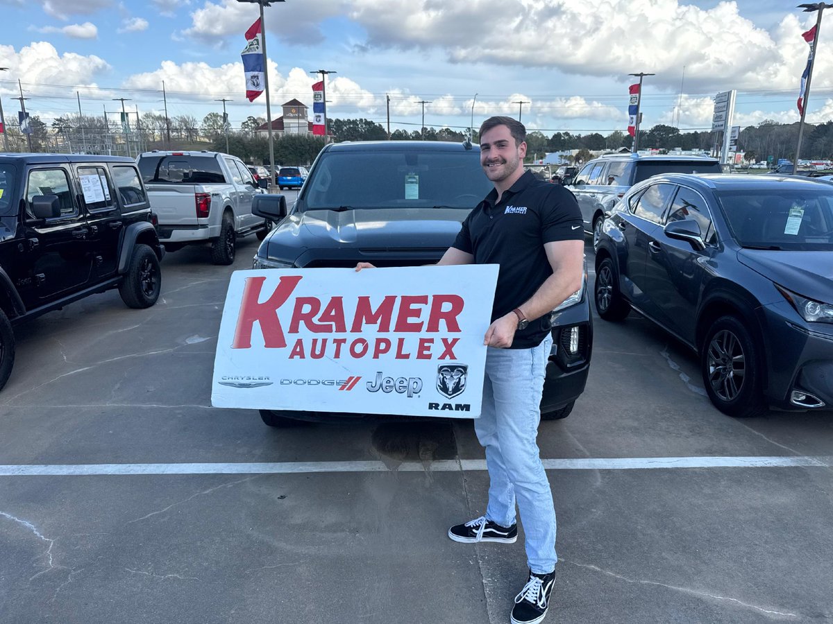 KramerAutoplex's tweet image. James made an upgrade with the purchase of his new 2020 GMC 1500 Sierra, and he had it delivered to him Come see Seth Brown for your next vehicle purchase. 
🖥️ Website Link: bit.ly/46tY3UN
#KramerCDJR #LivingstonTexas #KramerAutoplex #NewCarSales #Automotive #Cars