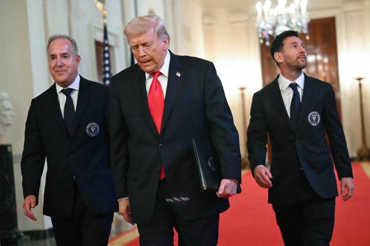 ¿Sabían que el dueño del Inter de Miami, equipo donde juega Messi, es Jorge Mas Santos, hijo de Jorge Mas Canosa?

Jorge Mas Canosa fue uno de los principales organizadores de la invasión de Bahía de Cochinos, derrotada por Fidel Castro en 1961. Fue fundador y presidente de la