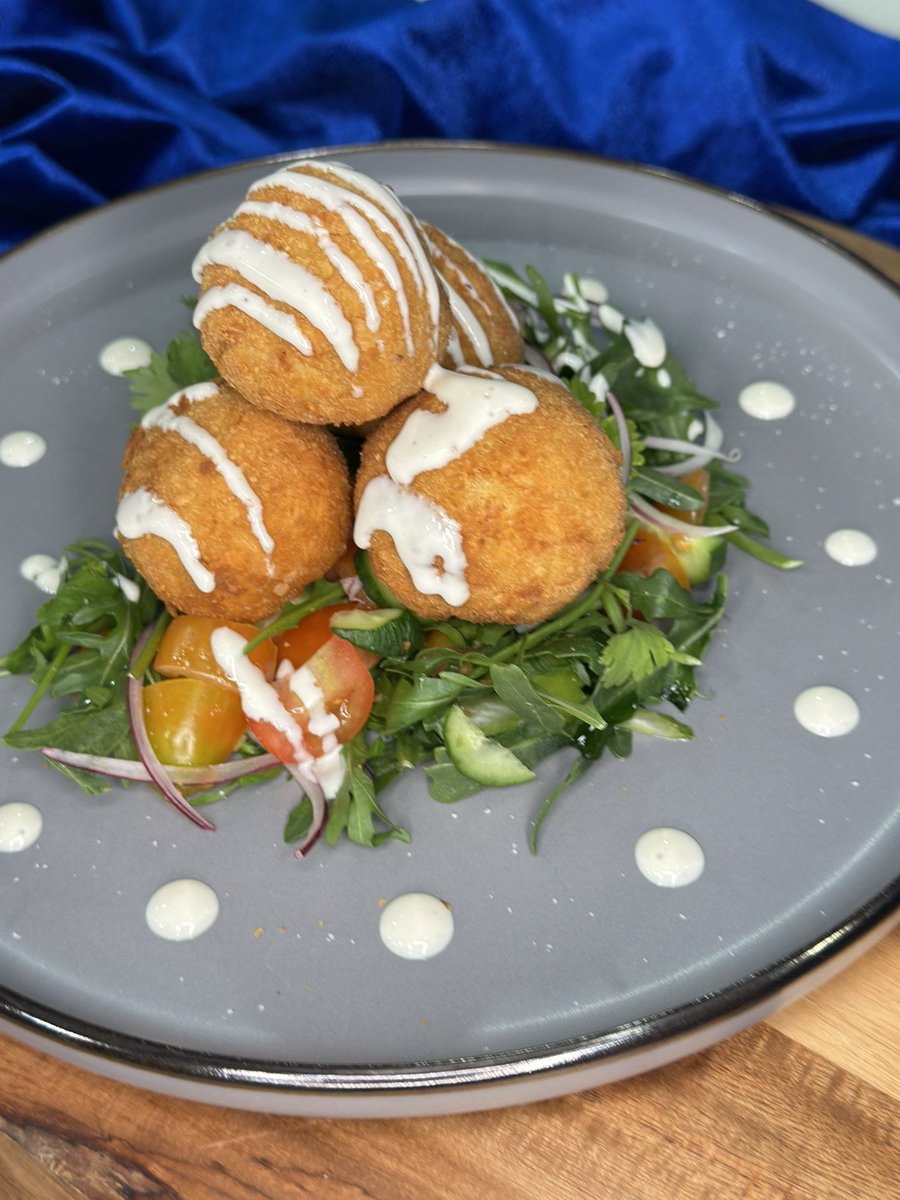 VengaLaAlegria's tweet photo. ¡Croquetas de pollo y verduras! @rahmarchef nos consintió esta mañana con este delicioso platillo en “La sazón de la alegría”. 🤩✨🍗 #VLA #EsteFinYo https://t.co/2ZqxTz2hZK