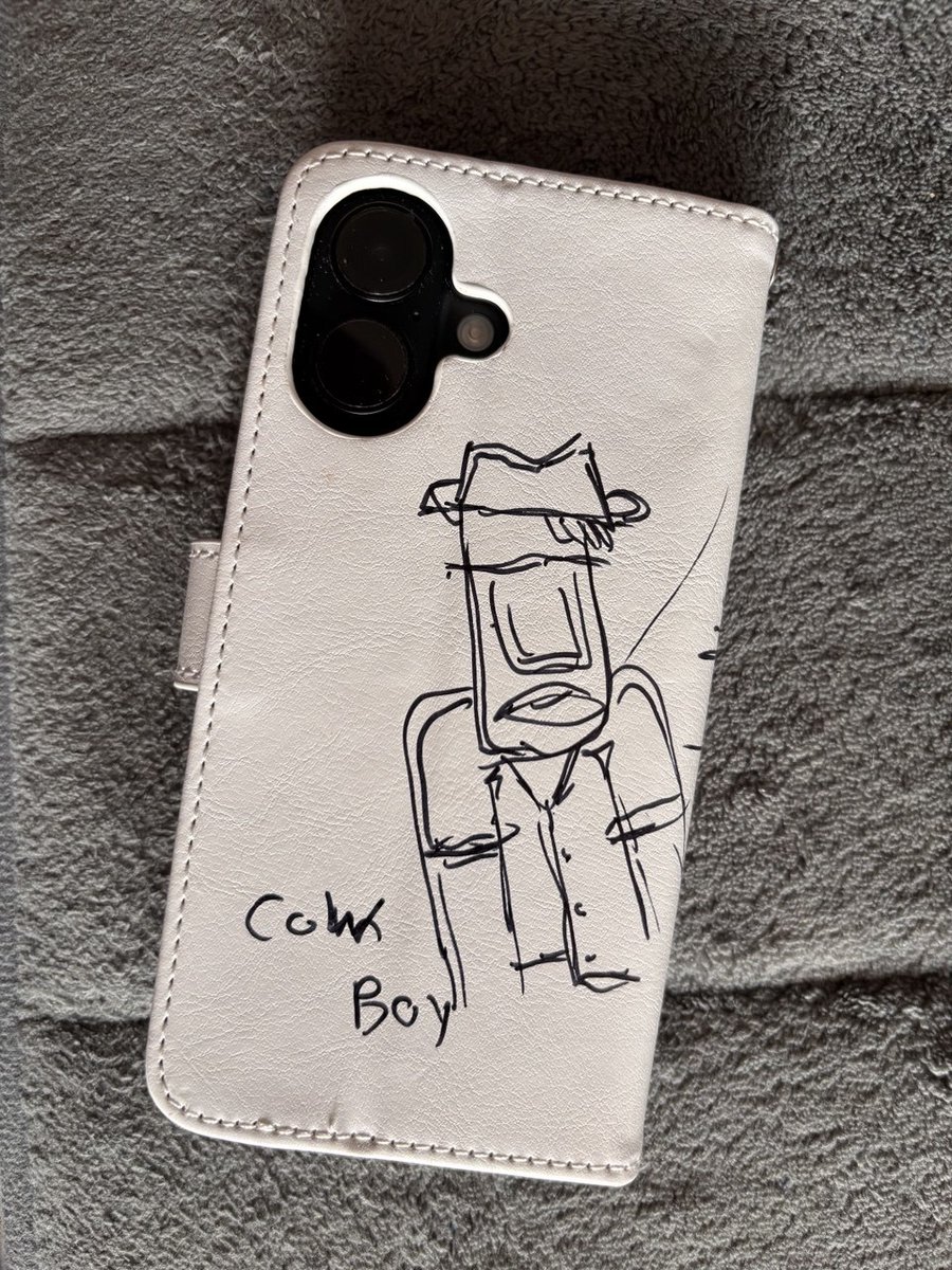 Hoe leuk kan een telefoonhoesje wel niet worden als kunstenaar Henk Veen zijn pen pakt om te tekenen. Tegek geworden toch!?