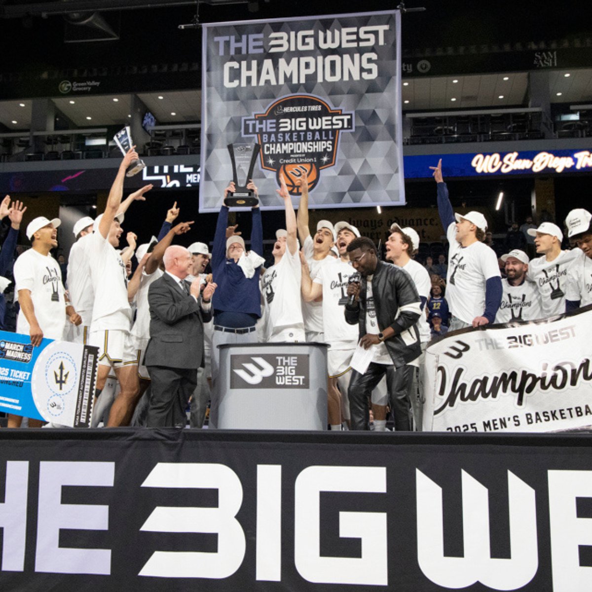 Vegas_Tickets's tweet photo. 🏀 The Big West Basketball Championships are live in Vegas next week at Lee's Family Forum!

See who cuts down the nets and secures a spot in the NCAA Tournament March 11 through March 14.

Get your tickets to every game at https://t.co/7SlZ2jkiTU

@BigWestSports  #VegasTickets https://t.co/j4R4cuXqid