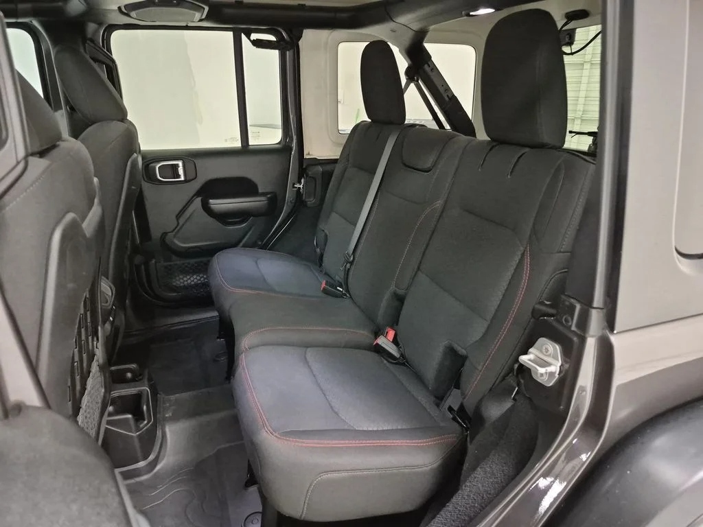 KramerAutoplex's tweet image. Get ready for fun and dependability all in one with this fantastic 2021 Jeep Wrangler Unlimited Rubicon! 🌄
&amp;gt; Stock #: P665651D
&amp;gt; Mileage: 51,296
🖥️ Get the details here &amp;gt; bit.ly/3NZAxIy *Subject to sale*
#LivingstonTX #PreOwnedCars #KramerCDJR #KramerAutoplex