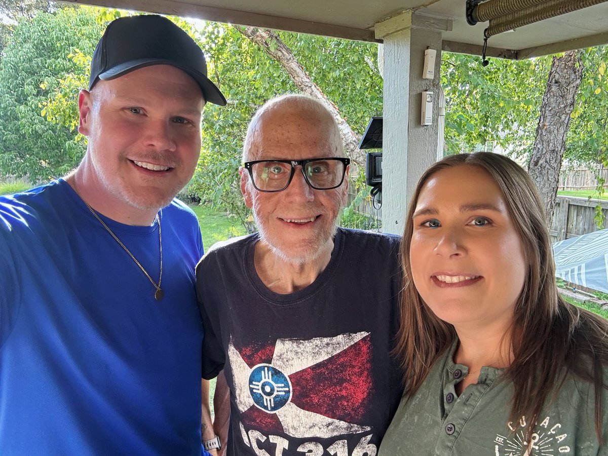 DeOleBear ✌️🎸🌻 tweet media